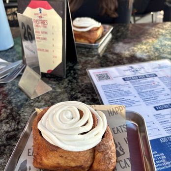 Happy Cat Eats - Cinnamon rolls - Burgers Near Me - Santa Barbara, California