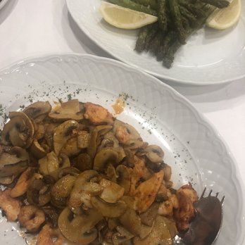 El Rincón Asturiano - Shrimp, octopus and mushrooms; asparagus - Spanish Near Me - Madrid, M El Rincón Asturiano - Shrimp, octopus and mushrooms; asparagus - Spanish Near Me - Madrid, M