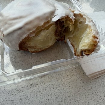 Chacónne Patisserie - Glazed brioche cinnamon roll - Bakeries Near Me - Phoenix, Arizona Chacónne Patisserie - Glazed brioche cinnamon roll - Bakeries Near Me - Phoenix, Arizona