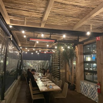 Pacific Catch - Outdoor patio eating area - Seafood Near Me - Cupertino, California