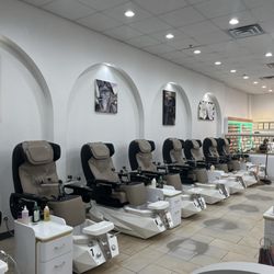 Natural Nails & Spa