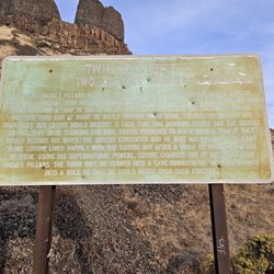 Twin Sisters Rock - The sisters and sign explaining the legend