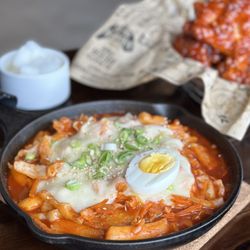 BBQ Chicken - bb.q Chicken - Tteokbokki