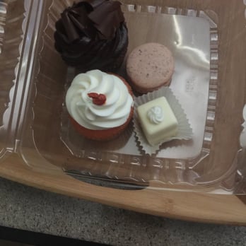 Delicious Cakes - This is my 3d visit to this cake shop. They are worth the visit. - Desserts Near Me - Addison, Texas