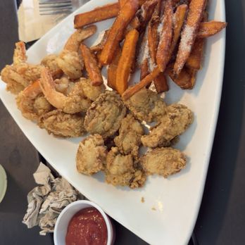 Fish Tales Lakeside Grille - Gulf mixed platter shrimp and oysters and sweet potato fries. - Caribbean Near Me - Flowery Branch, Georgia