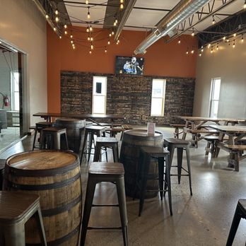 Zaftig Brewing Co & Taproom - Vibe of seating area inside tap room - Breweries Near Me - Worthington, Ohio Zaftig Brewing Co & Taproom - Vibe of seating area inside tap room - Breweries Near Me - Worthington, Ohio