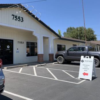 Geartooth Alewerks - 8/3/2023:  Geartooth Alewerks' entrance. - Breweries Near Me - Placerville, California