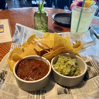Lulu's Waikiki - Chips with salsa and guac - Burgers Near Me - Honolulu, Hawaii