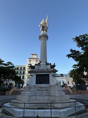 Plaza Colón by null