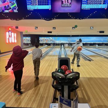 Pinz Bowling Kitchen + Bar - Bowling Near Me - Studio City, California Pinz Bowling Kitchen + Bar - Bowling Near Me - Studio City, California