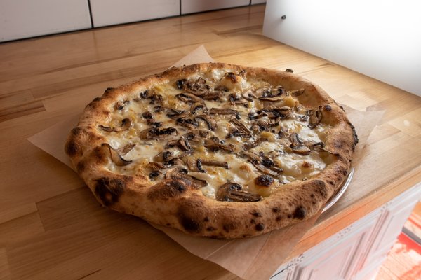 Esquina Pizza / Copita Wine Bar by null