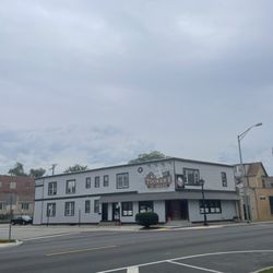 Tucker's On Grand