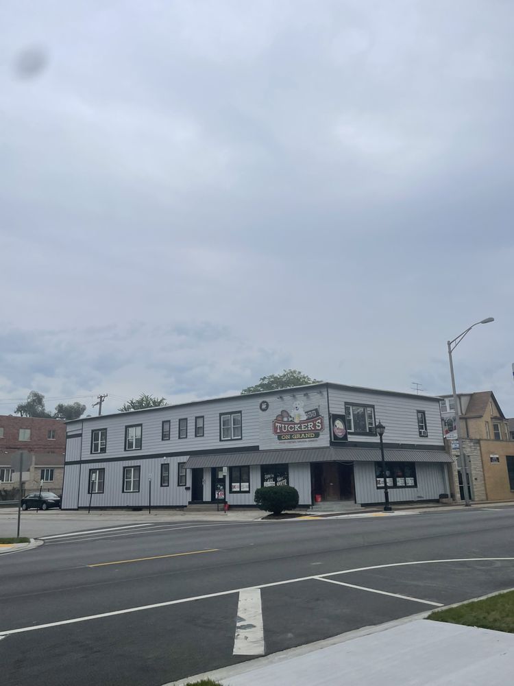 Tucker's On Grand