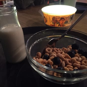 Cereal Killer Cafe - Small bowl of Cheerios, blueberries, and almond milk - Cafes Near Me - London, XGL