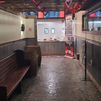 MeMa’s Chicken And Ribs - As you walk in - Barbeque Near Me - Wilmington, North Carolina