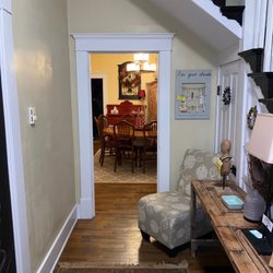 The College Inn - Entryway