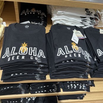 Uniqlo - Local prints - Men's Clothing Near Me - Honolulu, Hawaii
