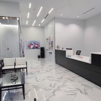 Derick Dermatology - Lobby - Dermatologists Near Me - Burr Ridge, Illinois Derick Dermatology - Lobby - Dermatologists Near Me - Burr Ridge, Illinois