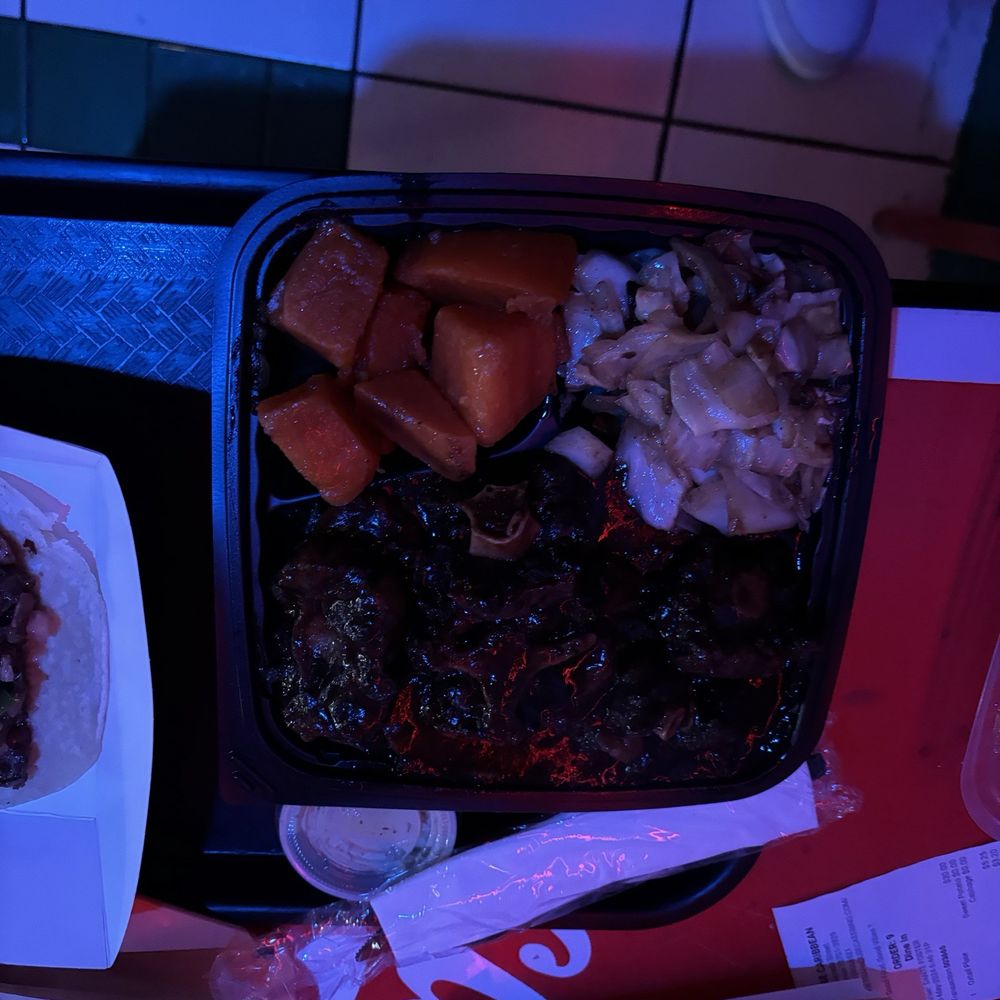 Traphouse Caribbean - Oxtail plate - Caribbean Near Me - Austin, Texas