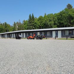 Mystic Isle Motel - Careful if on a motorcycle, this is gravel. Packed but gravel nonetheless.