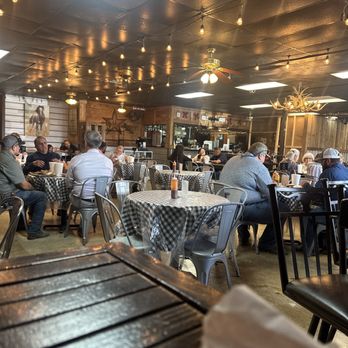 Dee Willie’s BBQ  - Barbeque Near Me - San Antonio, Texas