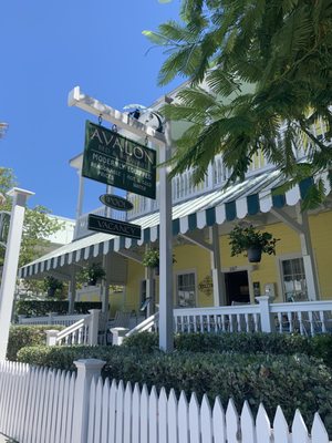 The Guesthouses at Southernmost Beach Resort – Avalon Bed and Breakfast - RECENTLY RESTORED by null