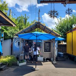PDX Dönerländ - Inside Piedmont Station Food Carts
