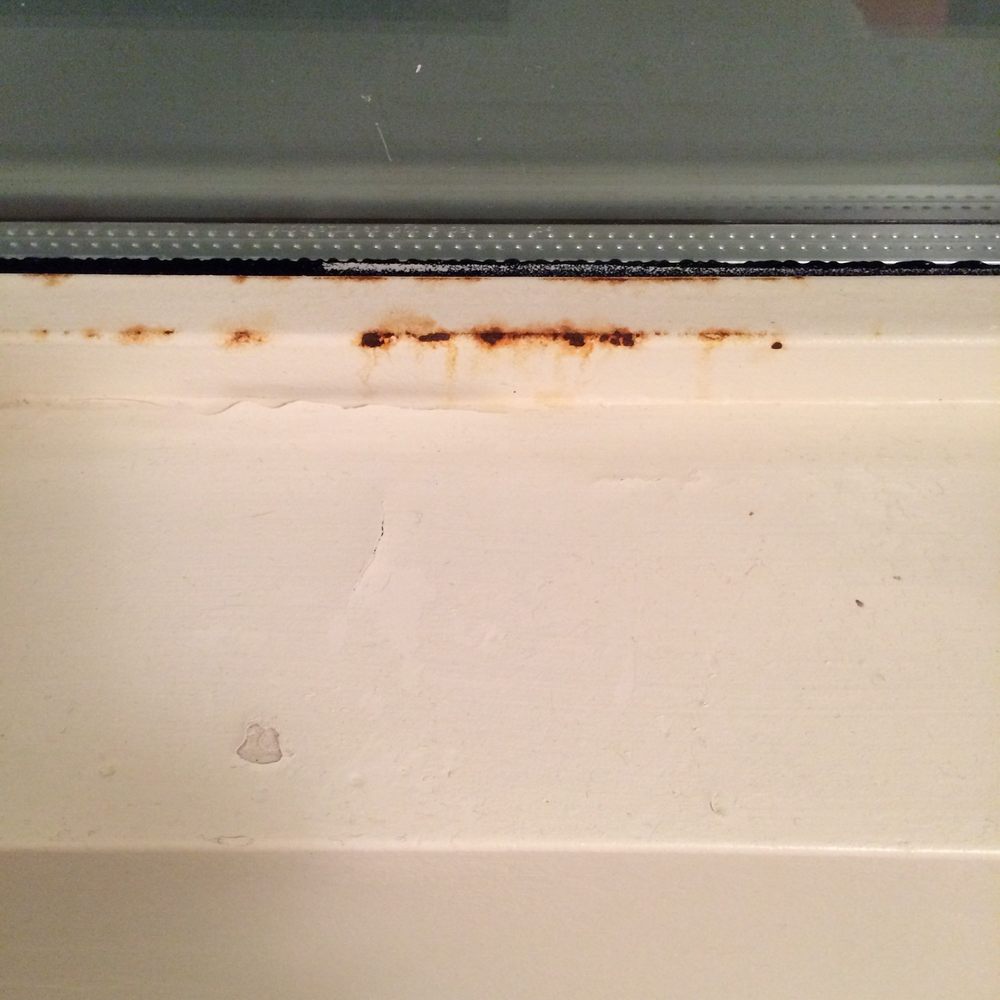 Thunderbird Hotel - Rust on the window sill - Hotels Near Me - Marfa, Texas