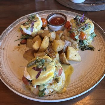 Blackstone Kitchen - Eggs Benedict - New American Near Me - Corona, California