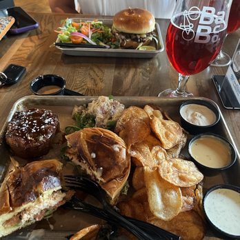 Breakaway Brewing - Chicken sandwich, chips, potato salad, bread pudding, raspberry hibiscus beer, smash burger - Gastropubs Near Me - San Antonio, Texas
