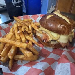 Knack wurst sandwich. Knack wurst sandwich.
