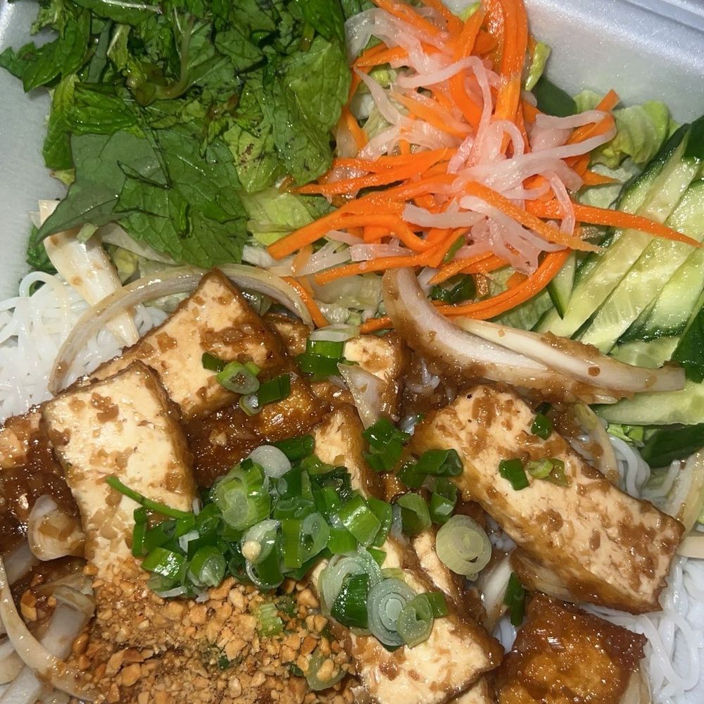 Vietlicious - Lemongrass tofu vermicelli bowll - Vietnamese Near Me - Seattle, Washington
