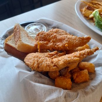 Eddie's Rise N' Dine - Chicken tenders plate. - Breakfast & Brunch Near Me - Highland, Illinois