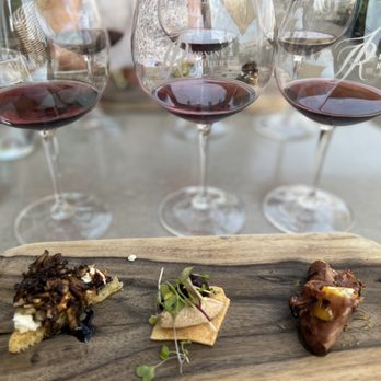 Irvine & Roberts Vineyards - Wine Tours Near Me - Ashland, Oregon