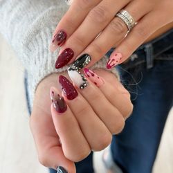Nailsneedlove Studio - Nail Artist: Kyle