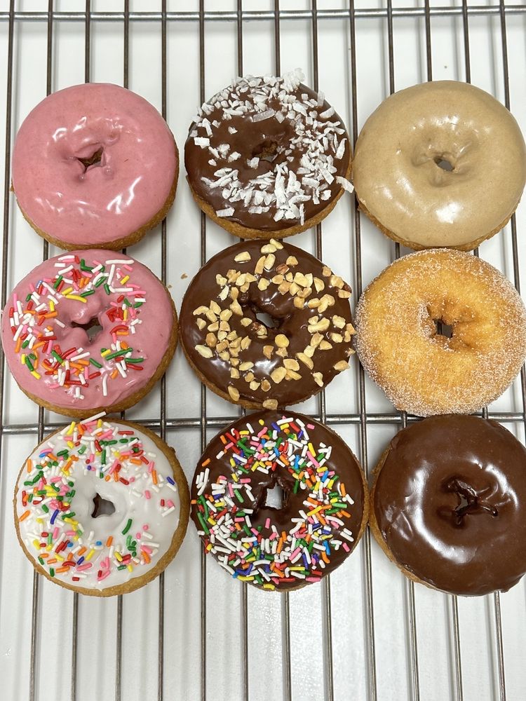 Crispy donut Logo