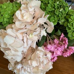 Wilted dead flower arrangement!