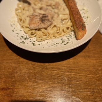 Maggiore's - Chicken fettuccini Alfredo - Sports Bars Near Me - Cedar Park, Texas