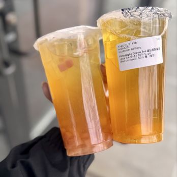 YiFang Taiwan Fruit Tea - Peach tea (with fresh peach chunks!) on the left; passionfruit green tea on the right - Bubble Tea Near Me - Seattle, Washington YiFang Taiwan Fruit Tea - Peach tea (with fresh peach chunks!) on the left; passionfruit green tea on the right - Bubble Tea Near Me - Seattle, Washington