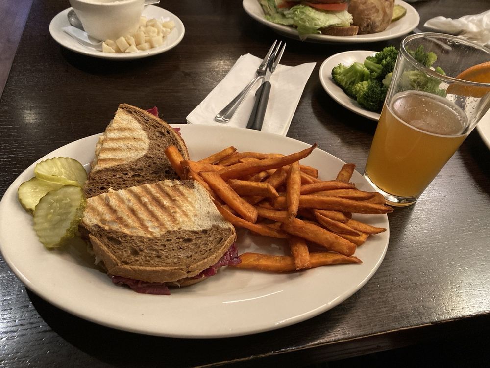 JOHN BREWER’S TAVERN Updated June 2024 135 Photos & 264 Reviews 39 Main St, Waltham