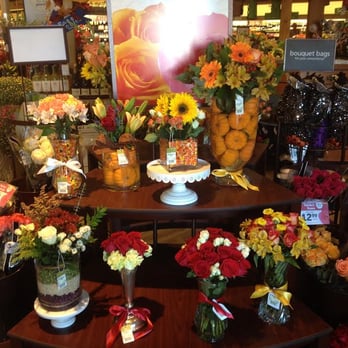 Vons - Newhall Vons Floral Department Pre-Halloween Display - Grocery Near Me - Newhall, California Vons - Newhall Vons Floral Department Pre-Halloween Display - Grocery Near Me - Newhall, California