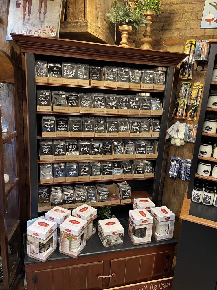 SURROUNDINGS Updated September 2024 48 Photos & 14 Reviews 423