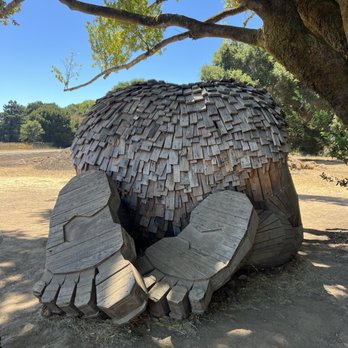 Filoli - Cute troll butt - Botanical Gardens Near Me - Woodside, California