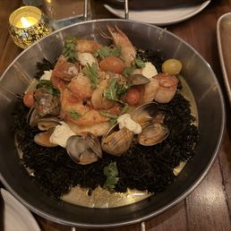 Marisco en Arroz Negro