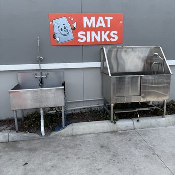 Bubble Down Carwash - Sinks for those muddy, dirty floor mats! - Car Wash Near Me - Palm Harbor, Florida
