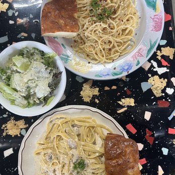 Mama Mila’s - Pasta with olive oil, garlic and parmesan, Salad with the best creamy pesto dressing & Gemma Fettuccini - Italian Near Me - Columbia, Tennessee Mama Mila’s - Pasta with olive oil, garlic and parmesan, Salad with the best creamy pesto dressing & Gemma Fettuccini - Italian Near Me - Columbia, Tennessee