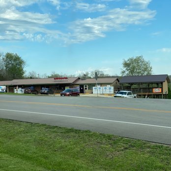 Lenny's - Outside - Beer, Wine & Spirits Near Me - Lesterville, Missouri