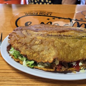 Todopasapalos - Patacón with shredded beef and ham - Venezuelan Near Me - Dallas, Texas