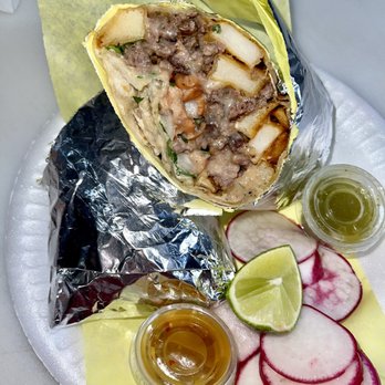 LA HALAL TACO - a plate of food - Halal Near Me - Los Angeles, California LA HALAL TACO - a plate of food - Halal Near Me - Los Angeles, California