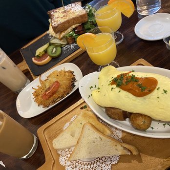 Delphi Brunch Cafe - Omelette - Breakfast & Brunch Near Me - Langley, British Columbia
